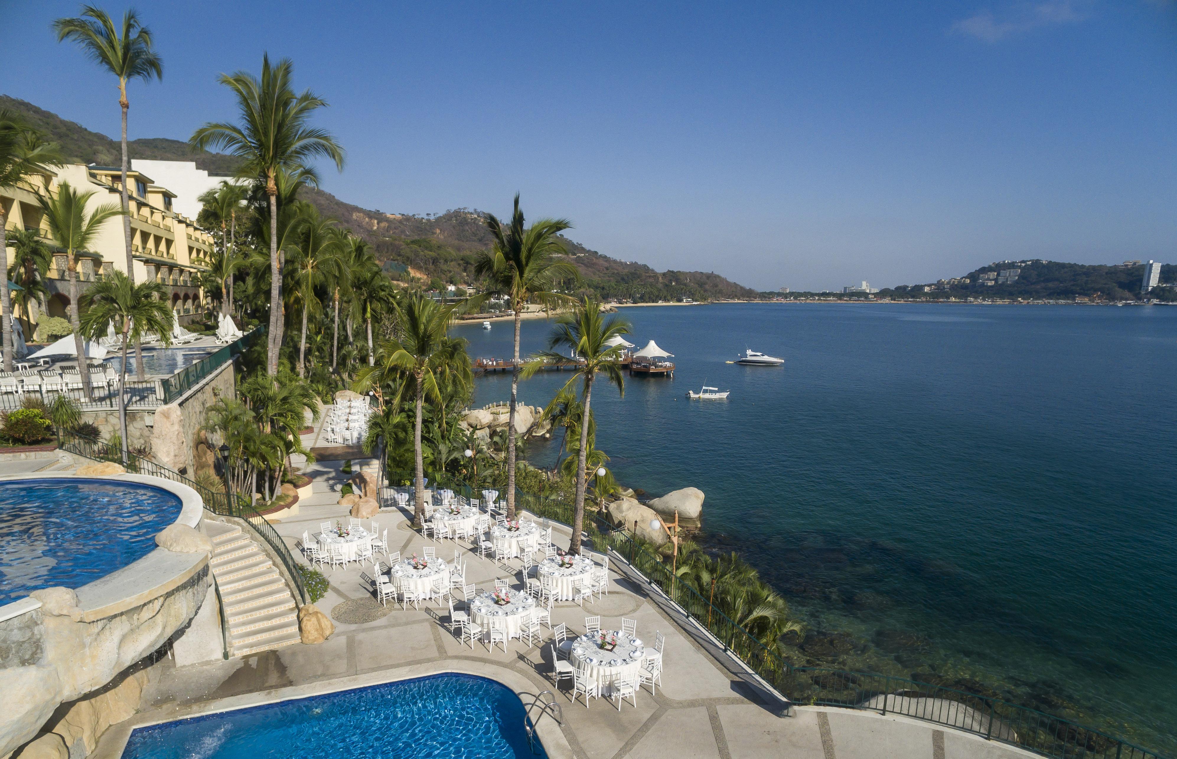 Camino Real Acapulco Diamante Hotel Ngoại thất bức ảnh View of the Bay of Acapulco